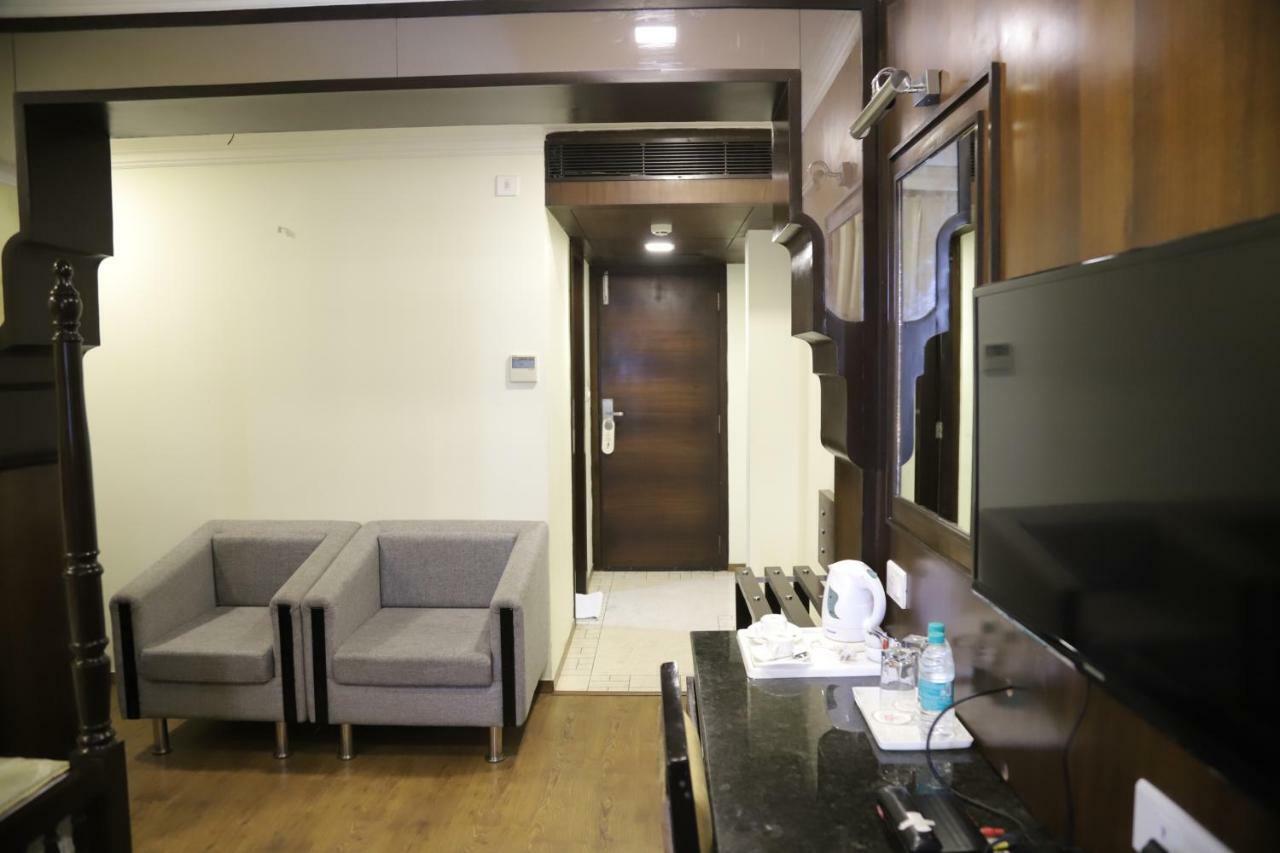 The Gandhi International Hotel Mahamandir Exterior photo
